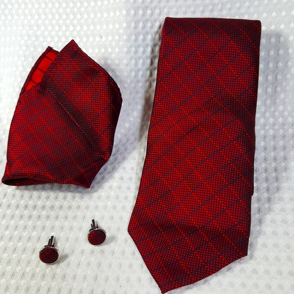 Giorgio Armani Other - Giorgio Armani tie, handkerchiefs and cufflinks set with original box.